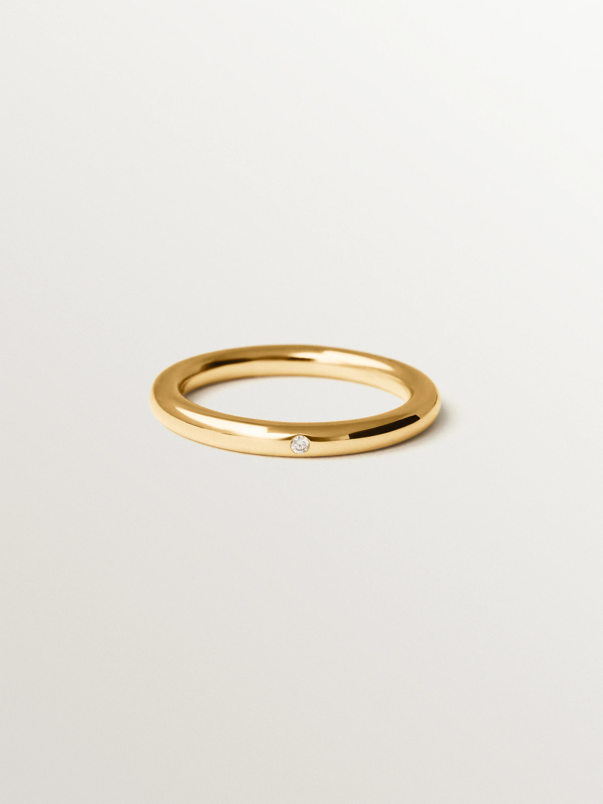 Alianza de oro amarillo de 9K con diamante - Image 2