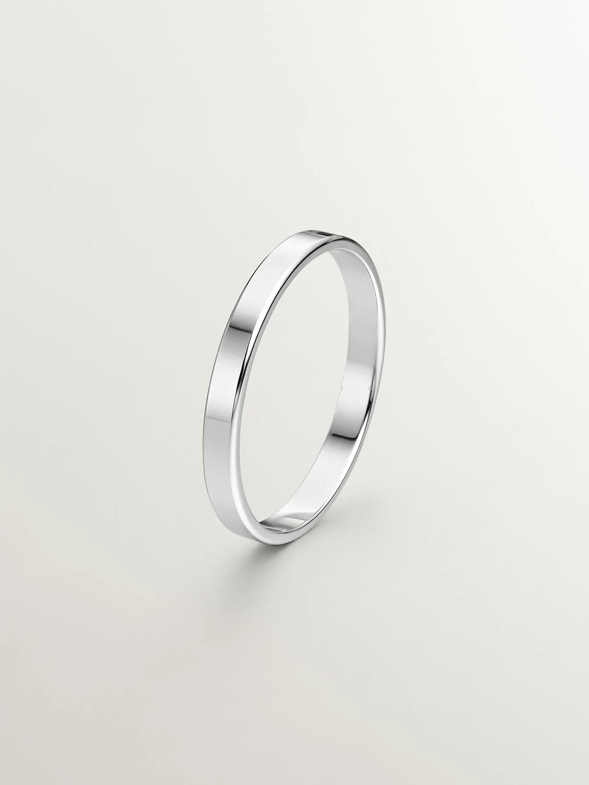 Alianza de oro blanco de 18k plana de 2,40mm