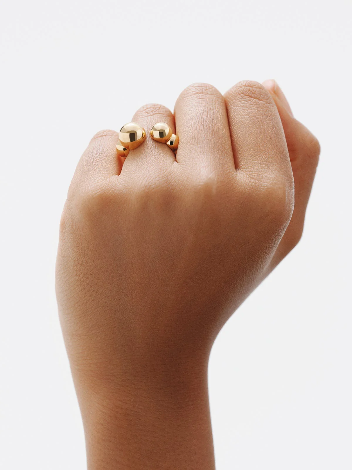 Anillo abierto de plata 925 bañada en oro amarillo de 18K con esferas - Image 2