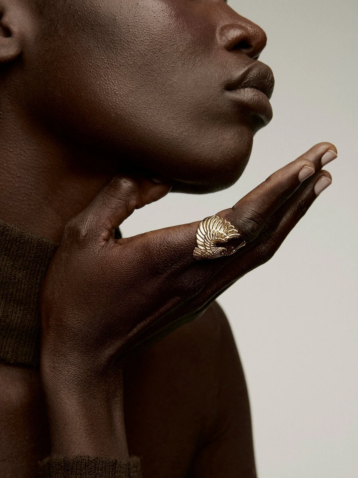 Anillo ancho de plata 925 bañada en oro amarillo de 18K con forma de águila - Image 4