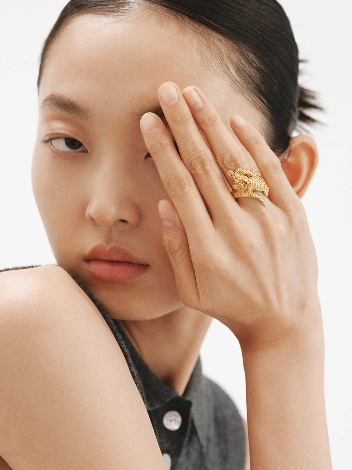 Anillo ancho de plata 925 bañada en oro amarillo de 18K con forma de cocodrilo - Image 2