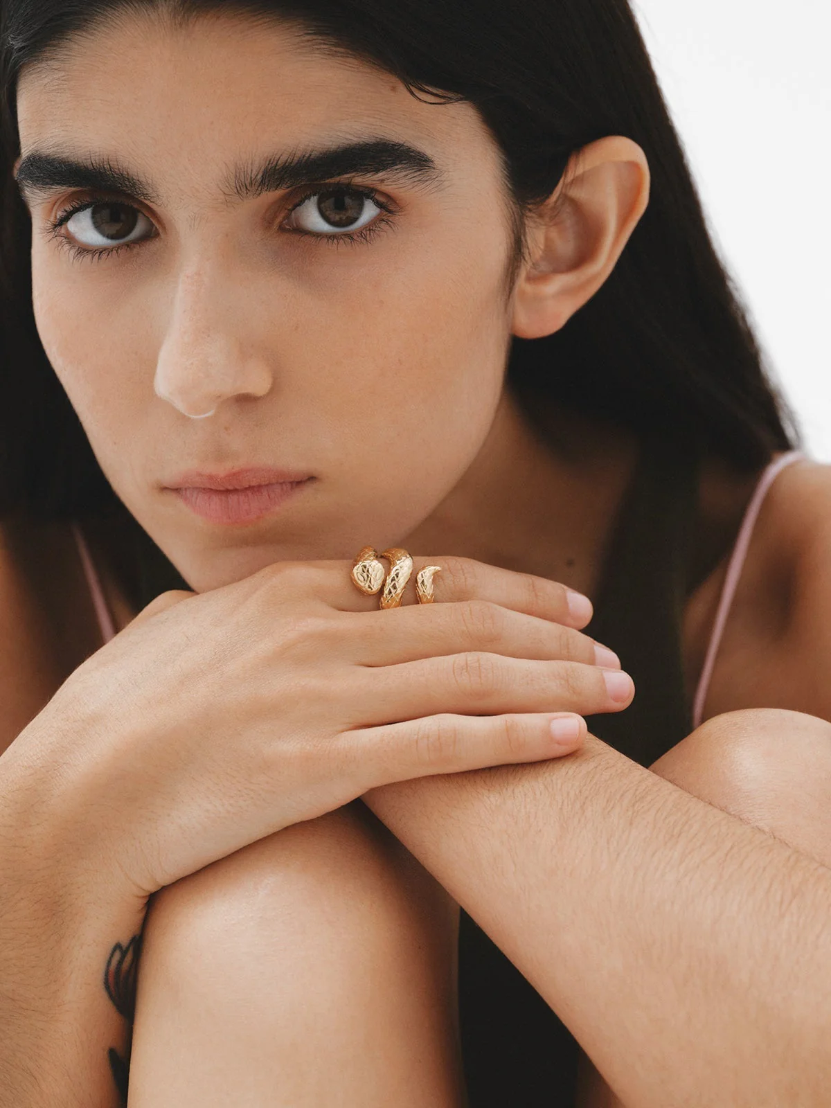 Anillo ancho de plata 925 bañada en oro amarillo de 18K con forma de serpiente - Image 4