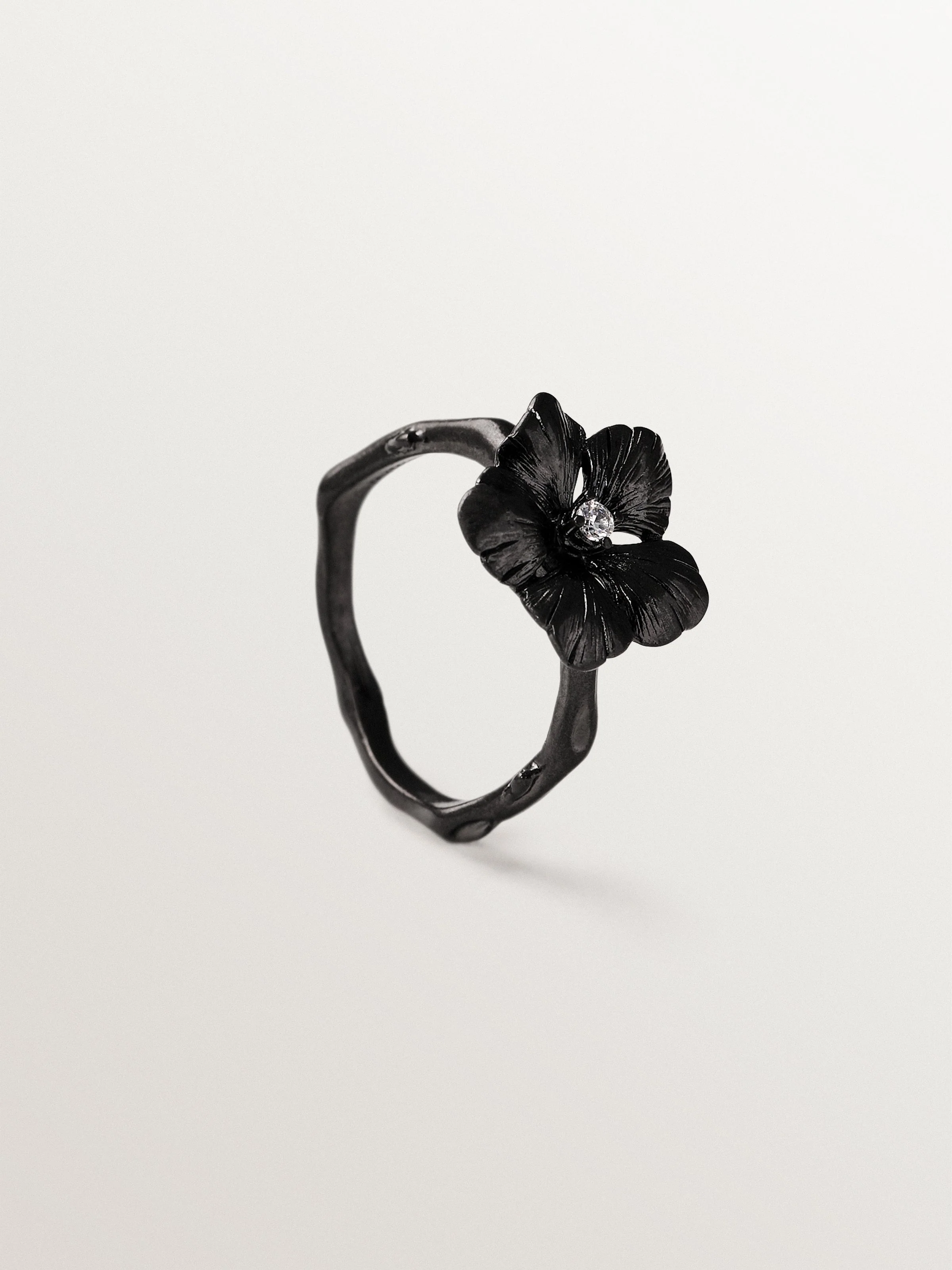 Anillo con cristal y forma de flor - Image 5