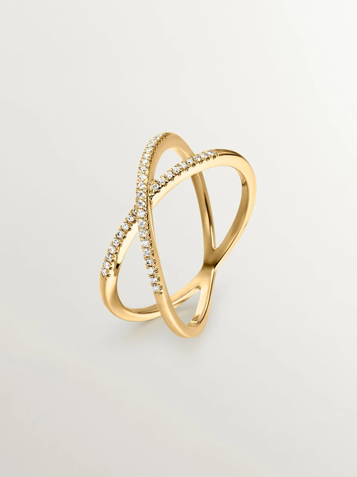 Anillo cruzado de oro amarillo de 18K con diamantes en talla brillante