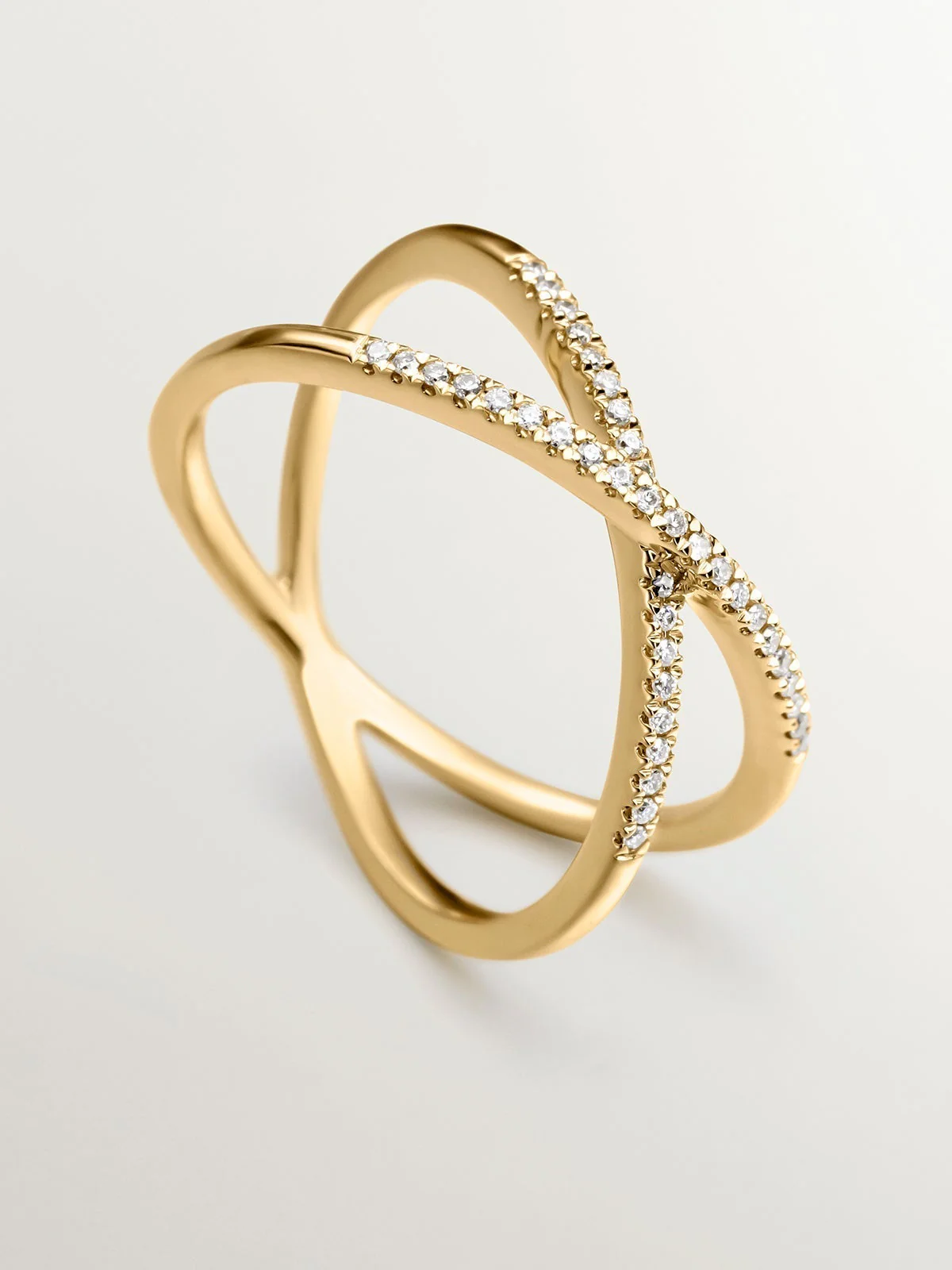 Anillo cruzado de oro amarillo de 18K con diamantes en talla brillante - Image 5