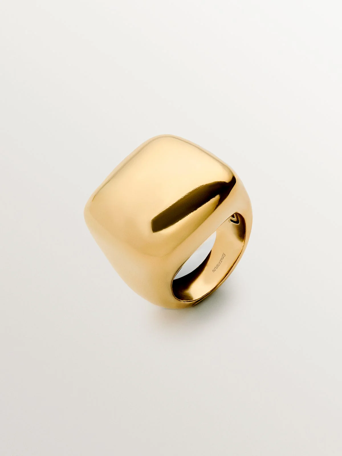Anillo cuadrado de plata 925 bañada en oro amarillo de 18K con efecto pulido