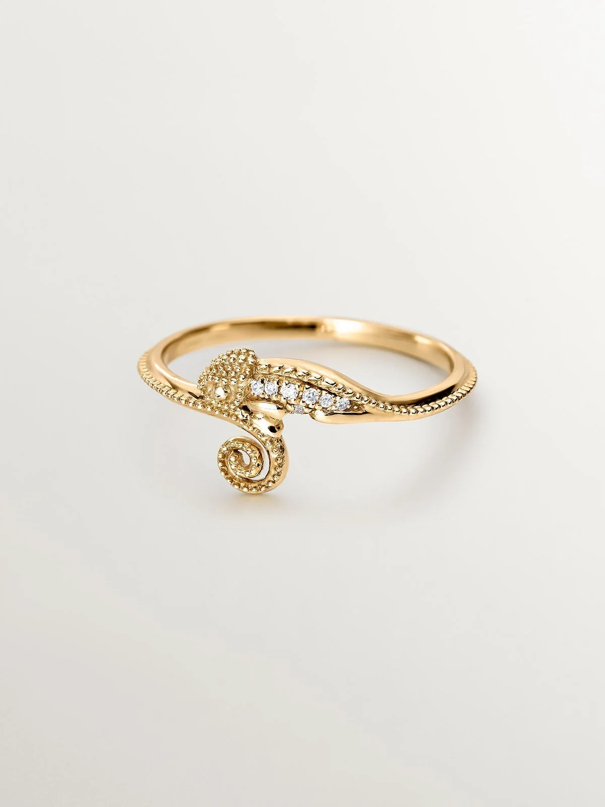 Anillo de oro amarillo de 18K con camaleón y diamantes - Image 3