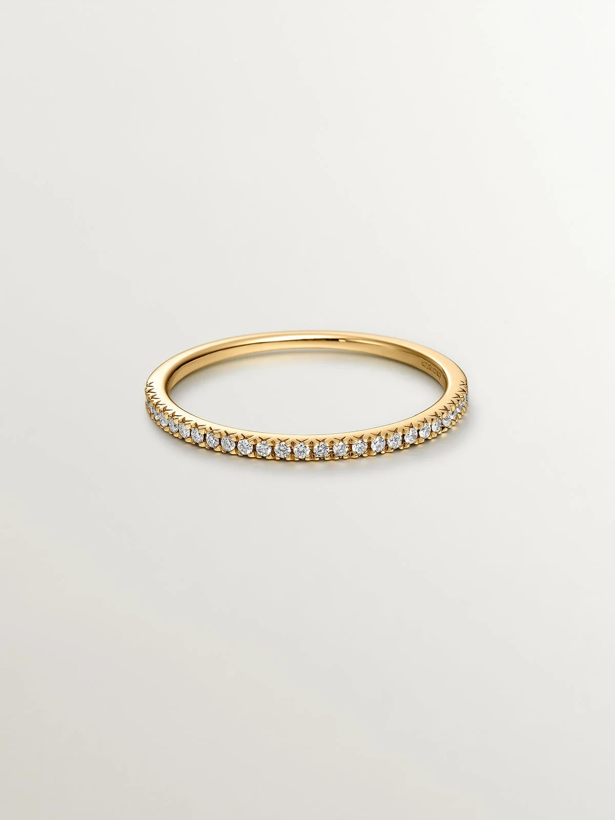 Anillo de oro amarillo de 18K con diamantes en talla brillante - Image 3