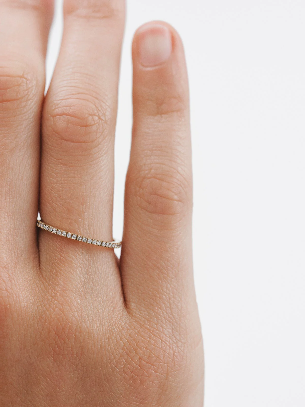 Anillo de oro amarillo de 18K con diamantes en talla brillante - Image 4