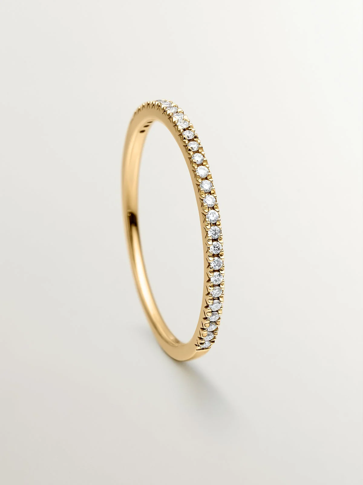 Anillo de oro amarillo de 18K con diamantes en talla brillante - Image 5
