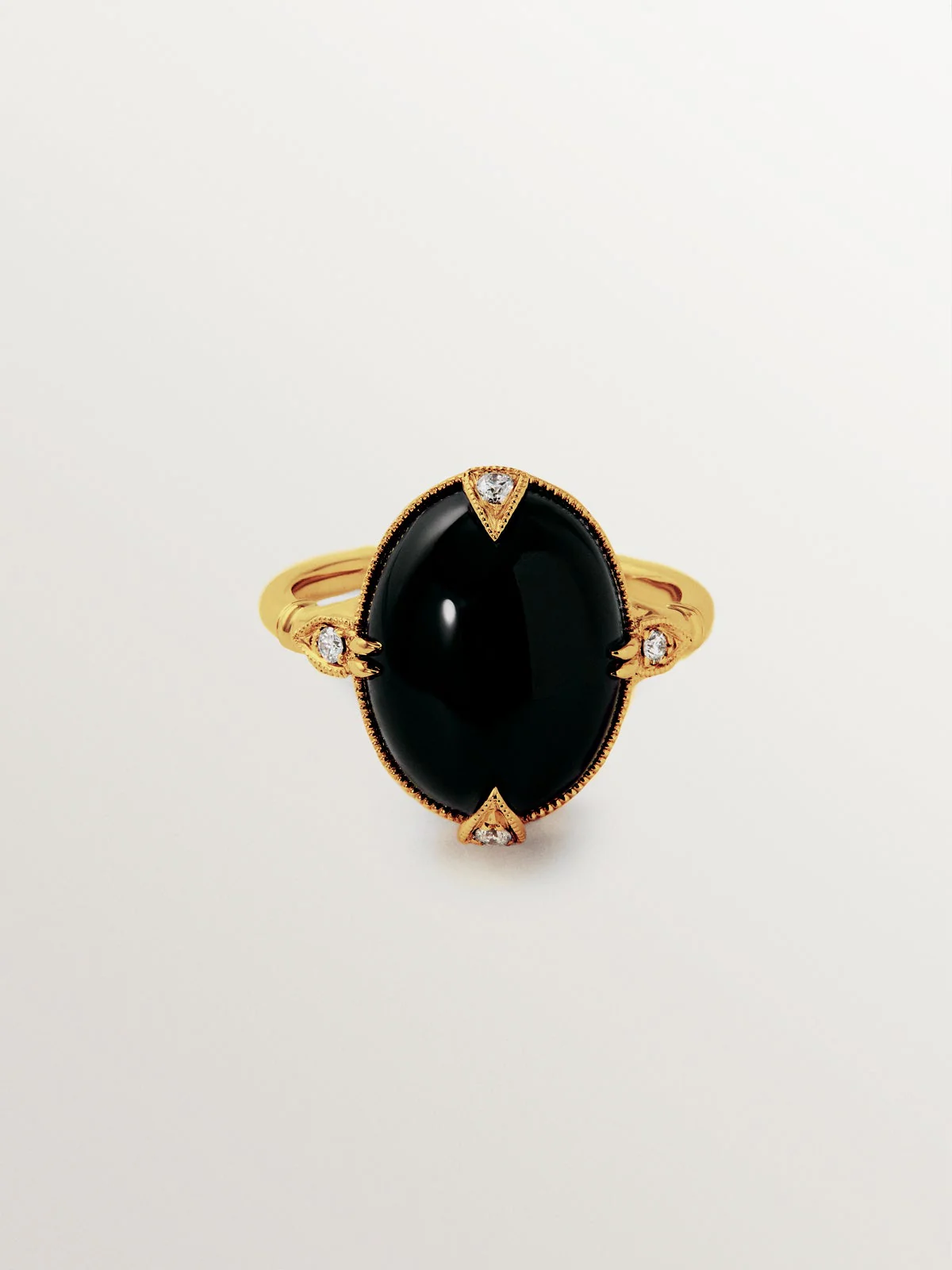 Anillo de oro amarillo de 18K con ónix negro y diamantes en talla brillante - Image 3