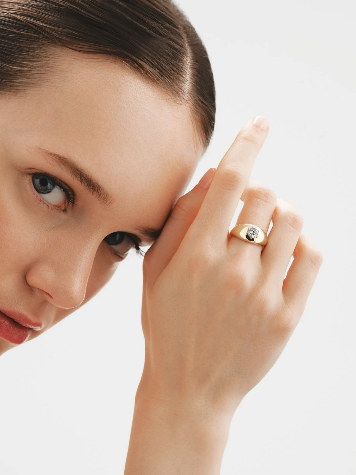 Anillo de oro amarillo de 9K con diamante lab grown - Image 2
