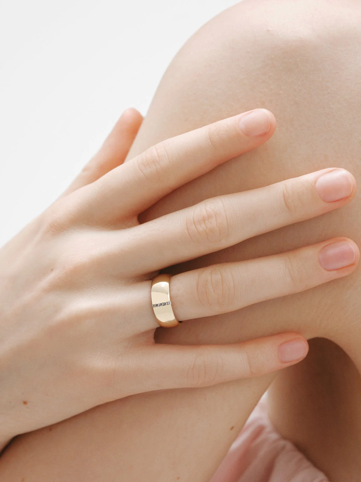 Anillo de oro amarillo de 9K con diamantes lab grown - Image 2
