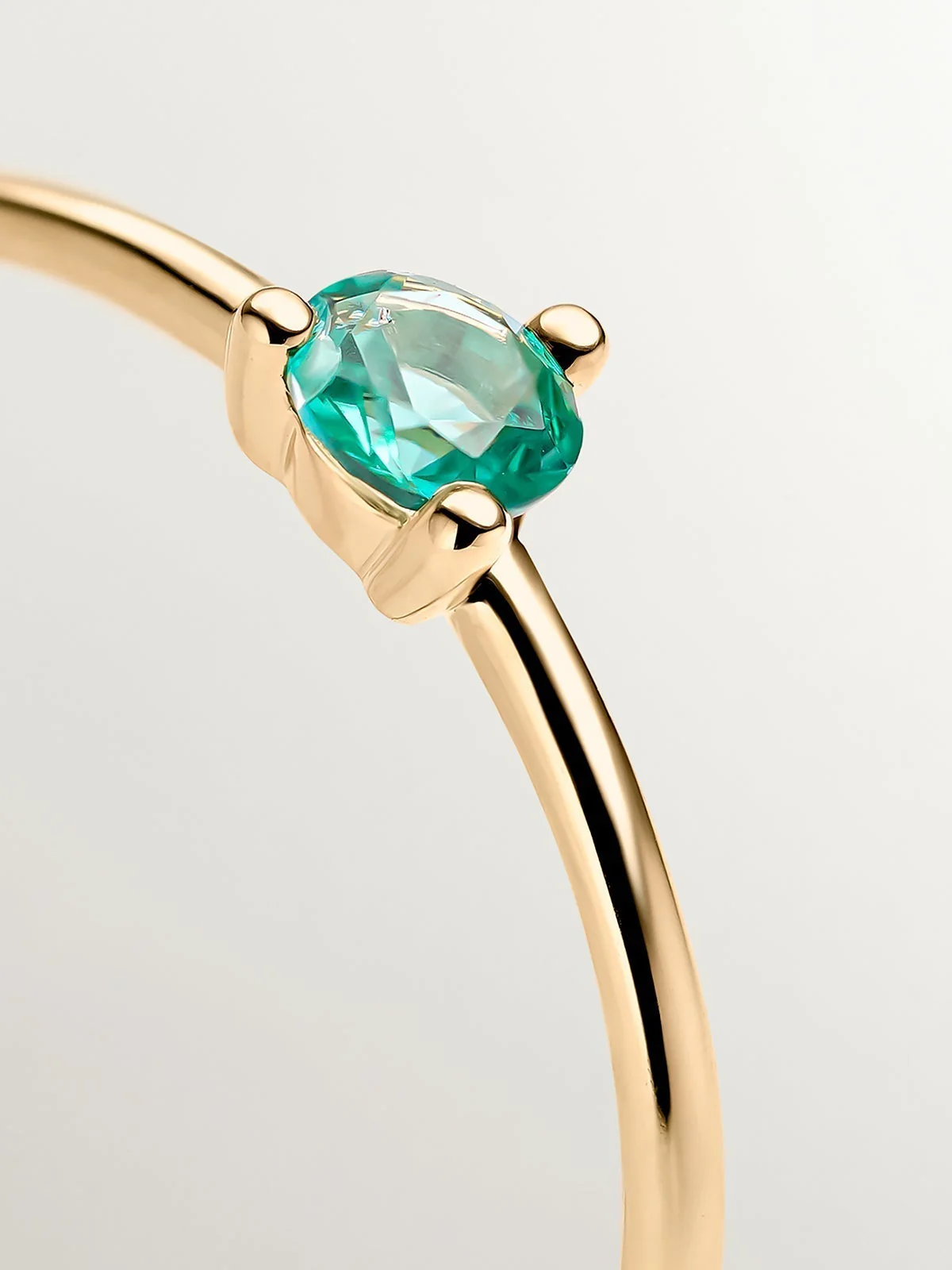Anillo de oro amarillo de 9K con esmeralda verde - Image 5