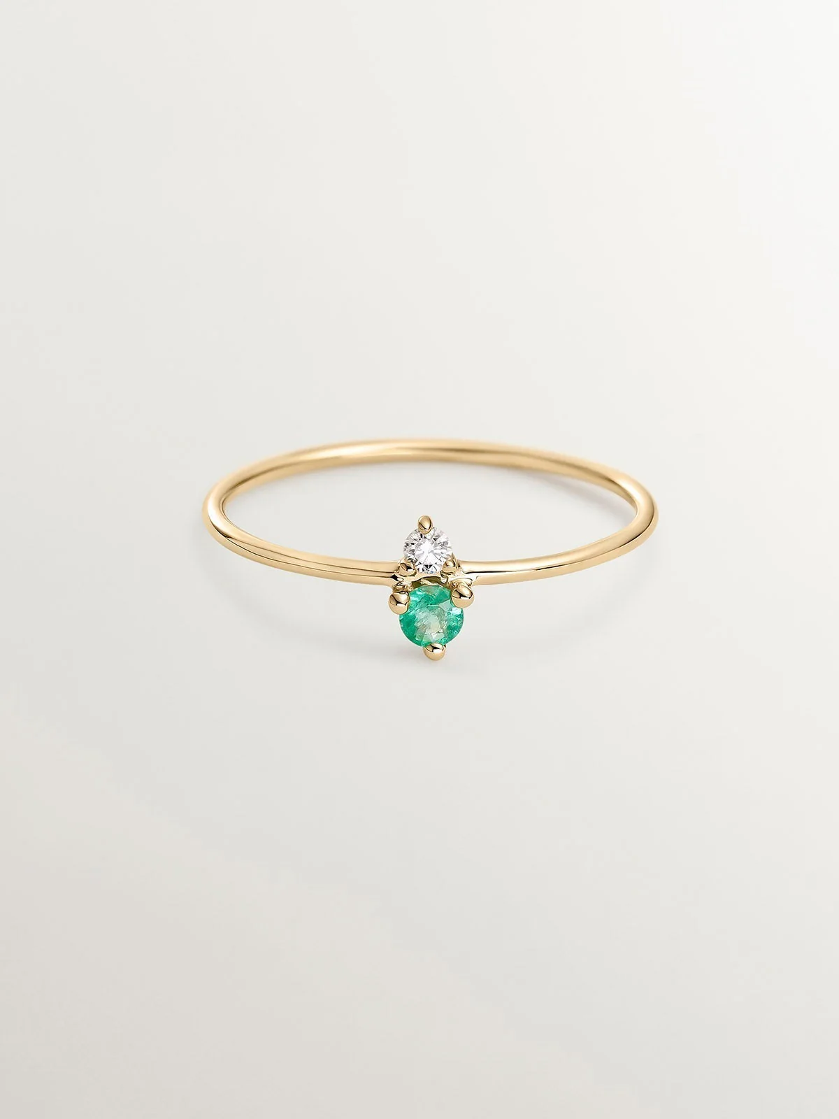 Anillo de oro amarillo de 9K con esmeralda y diamante - Image 3