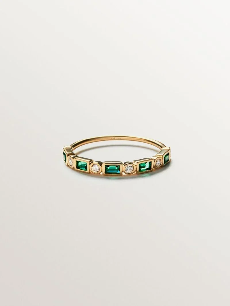 Anillo de oro amarillo de 9K con esmeraldas verdes y diamantes - Image 3