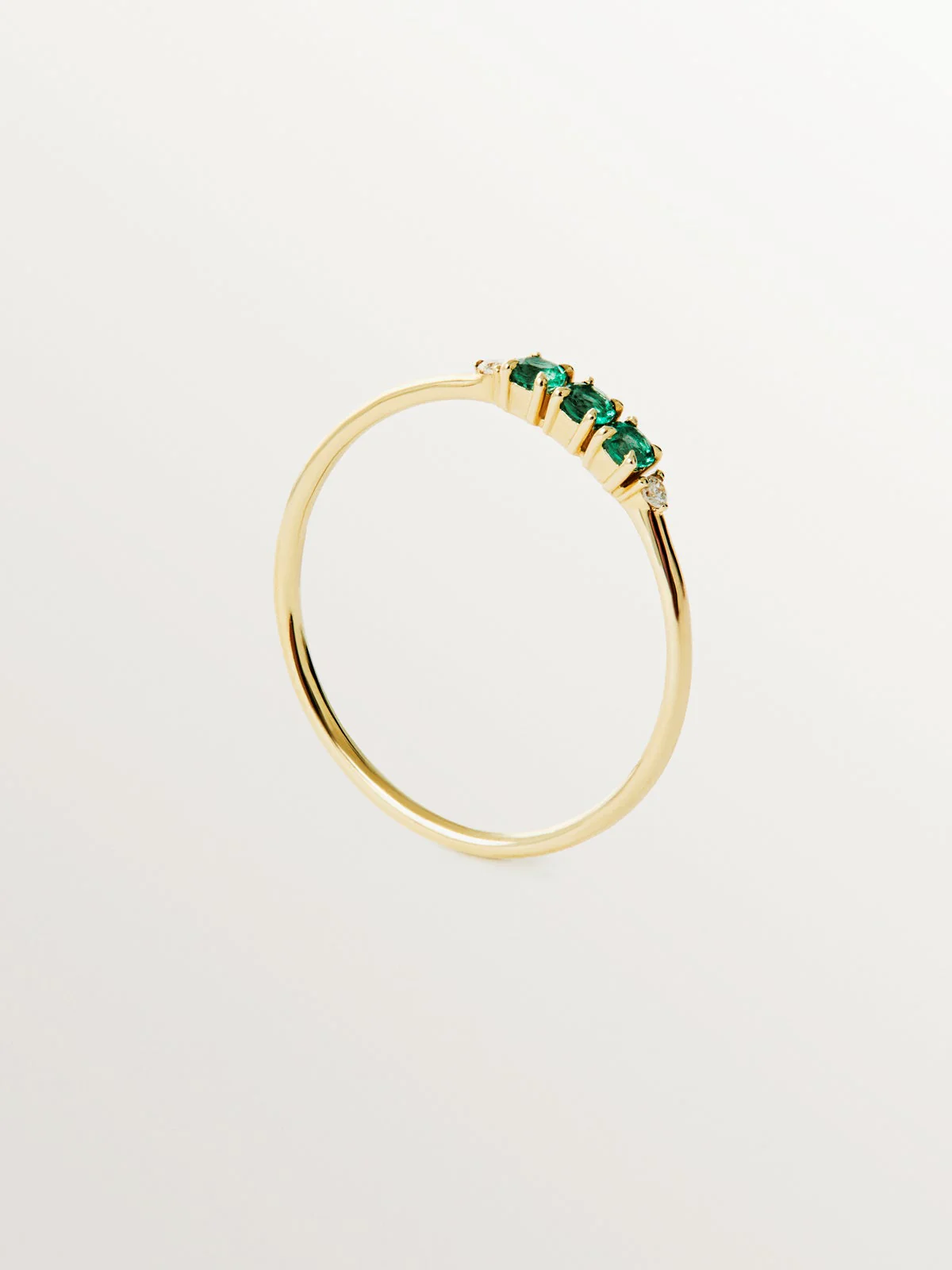 Anillo de oro amarillo de 9K con esmeraldas y diamantes - Image 3