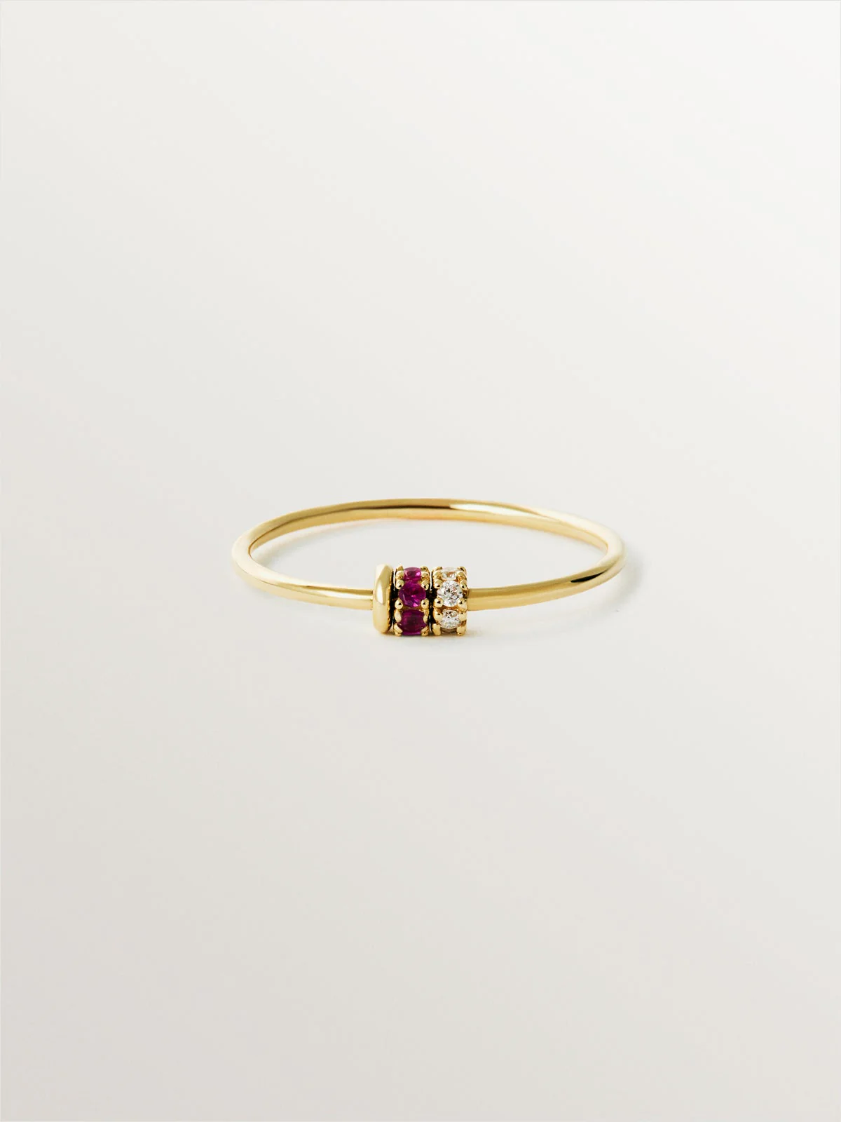 Anillo de oro amarillo de 9K con rubís y diamantes - Image 3
