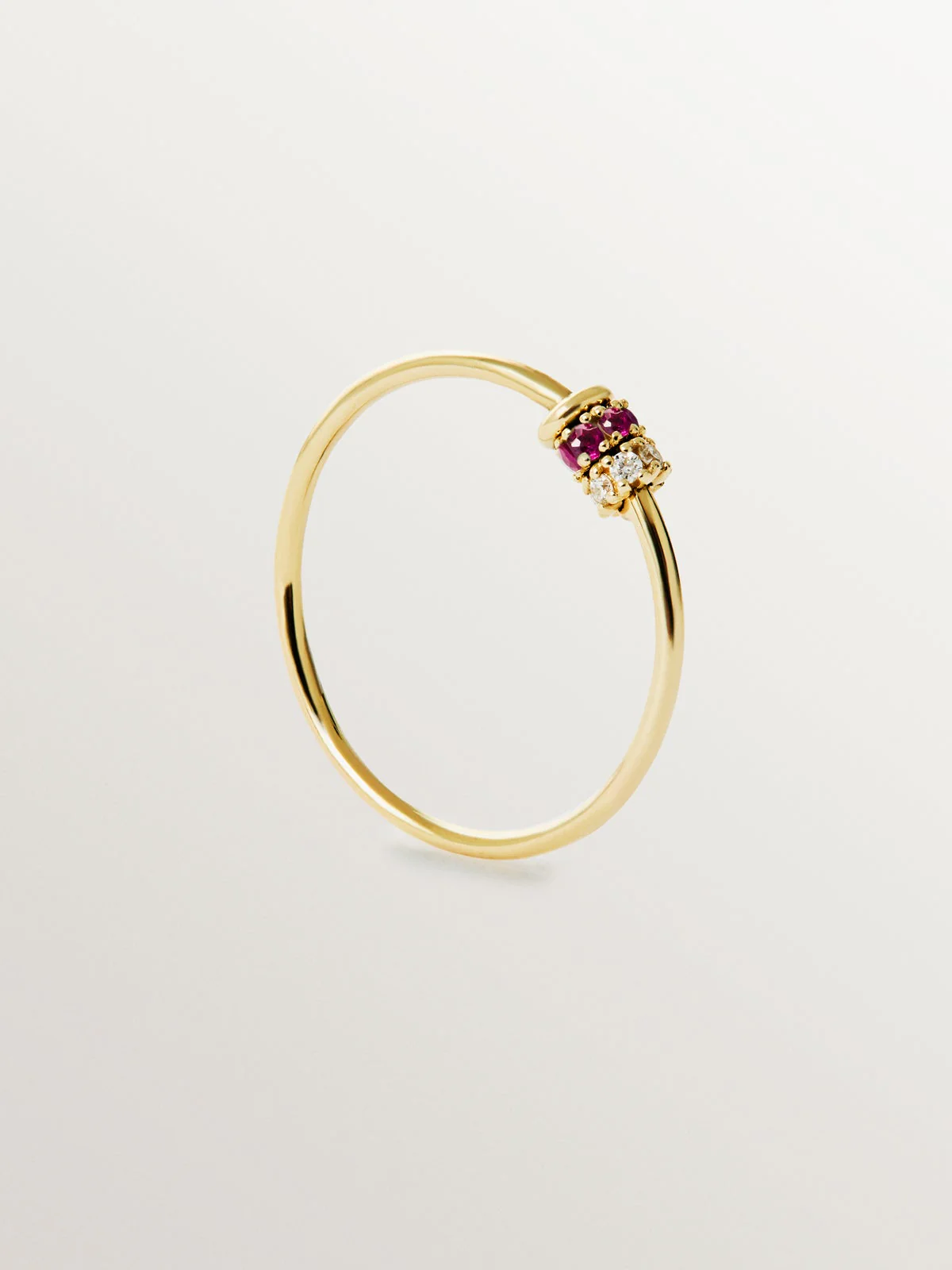 Anillo de oro amarillo de 9K con rubís y diamantes - Image 5