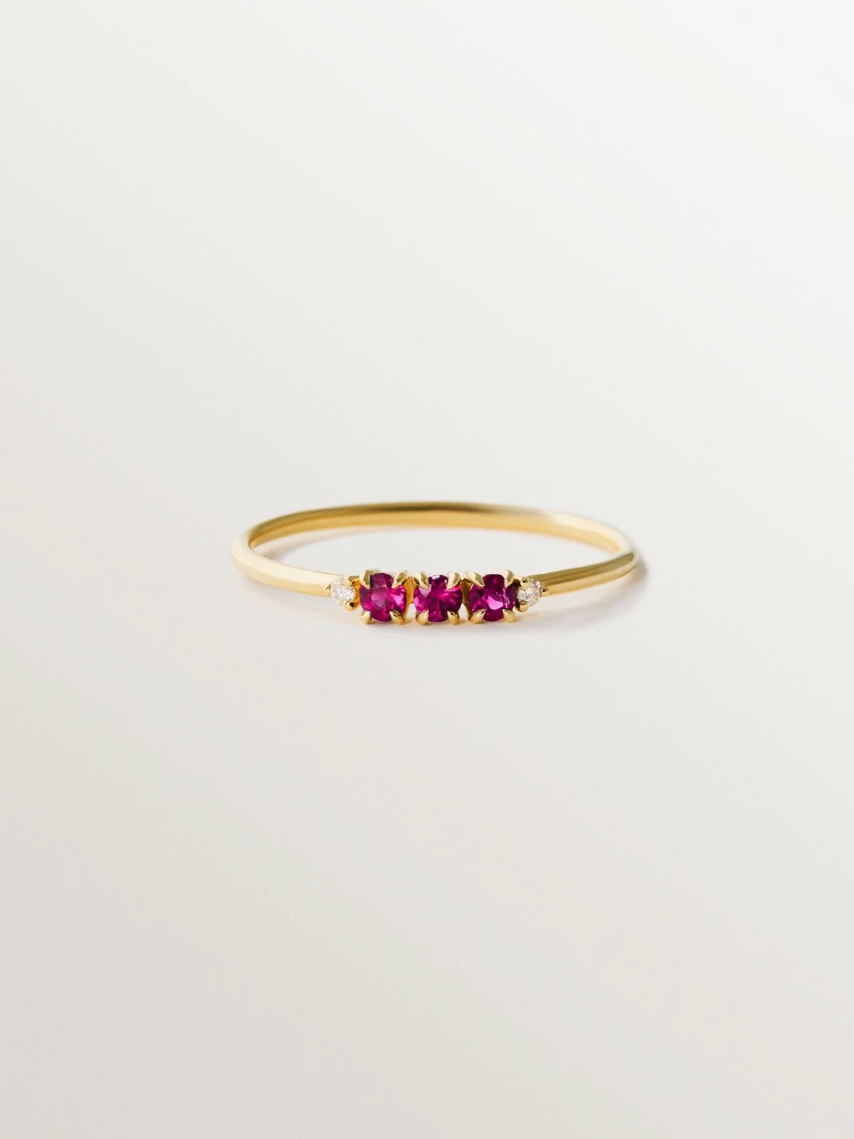 Anillo de oro amarillo de 9K con rubís y diamantes - Image 3