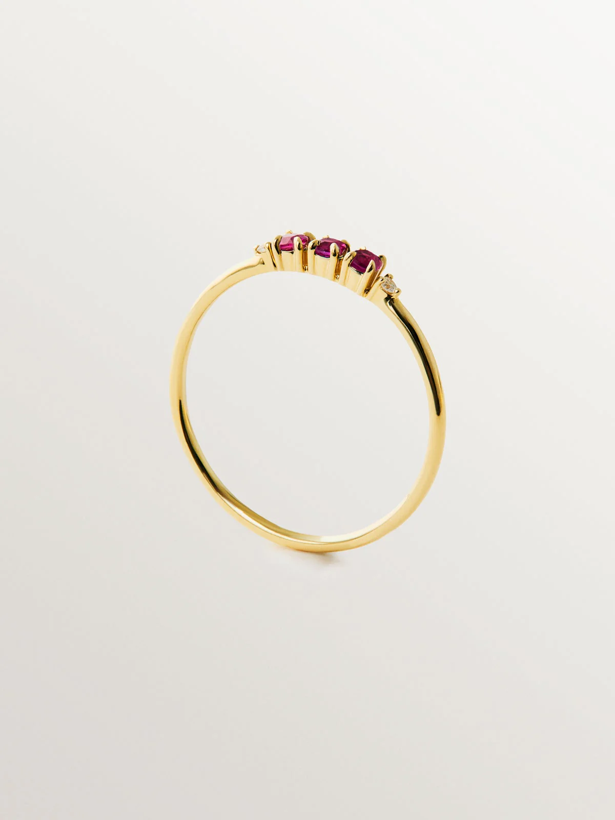 Anillo de oro amarillo de 9K con rubís y diamantes - Image 5