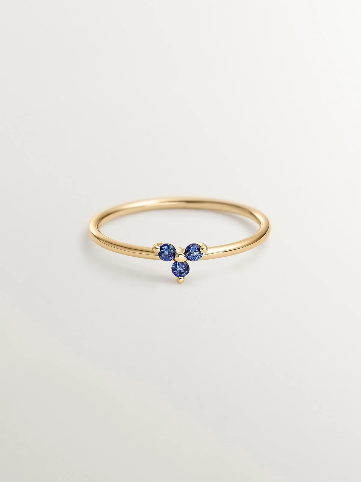 Anillo de oro amarillo de 9K con zafiros azules - Image 3