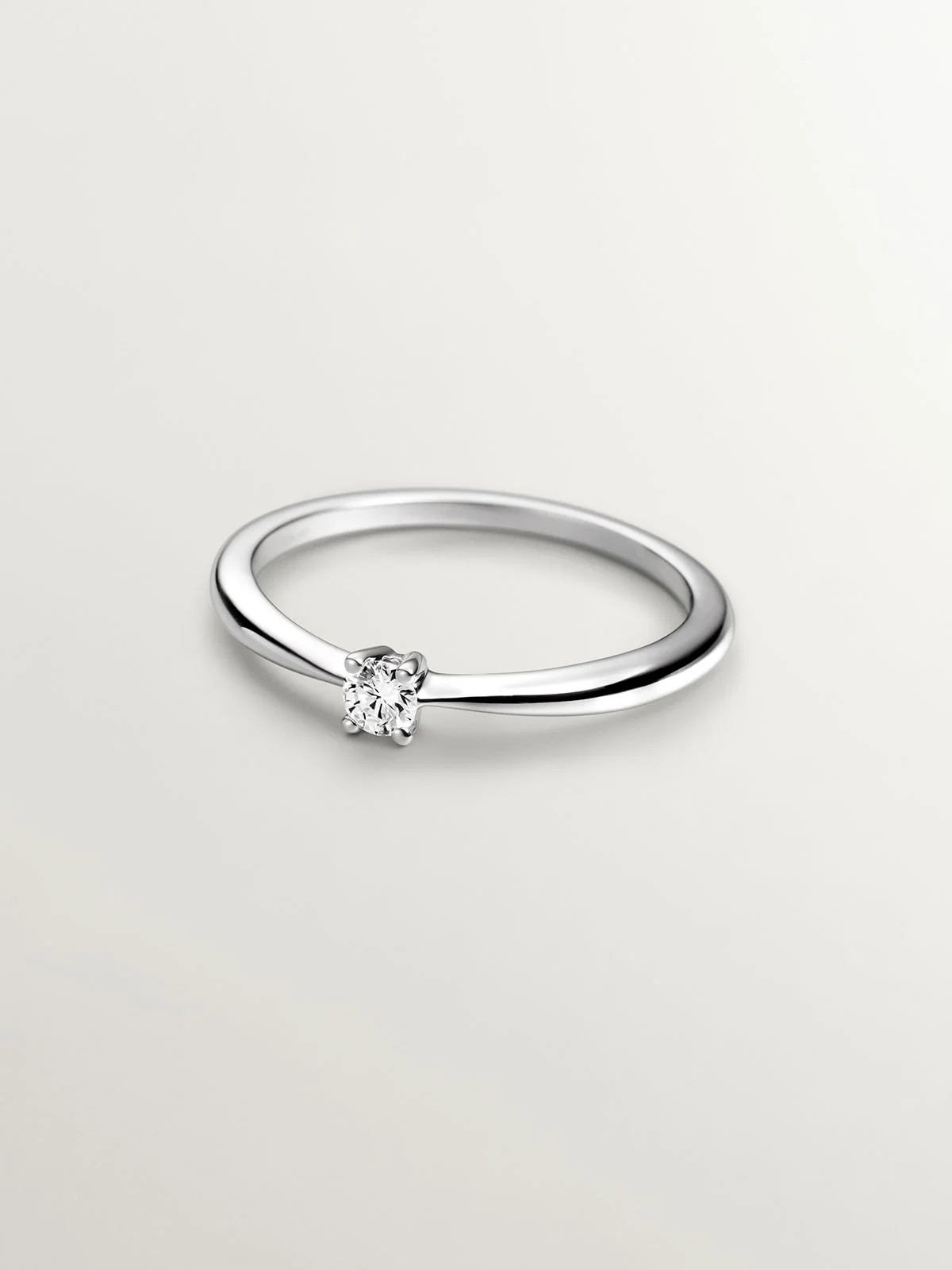Anillo de oro blanco de 18K con diamantes en talla brillante - Image 3
