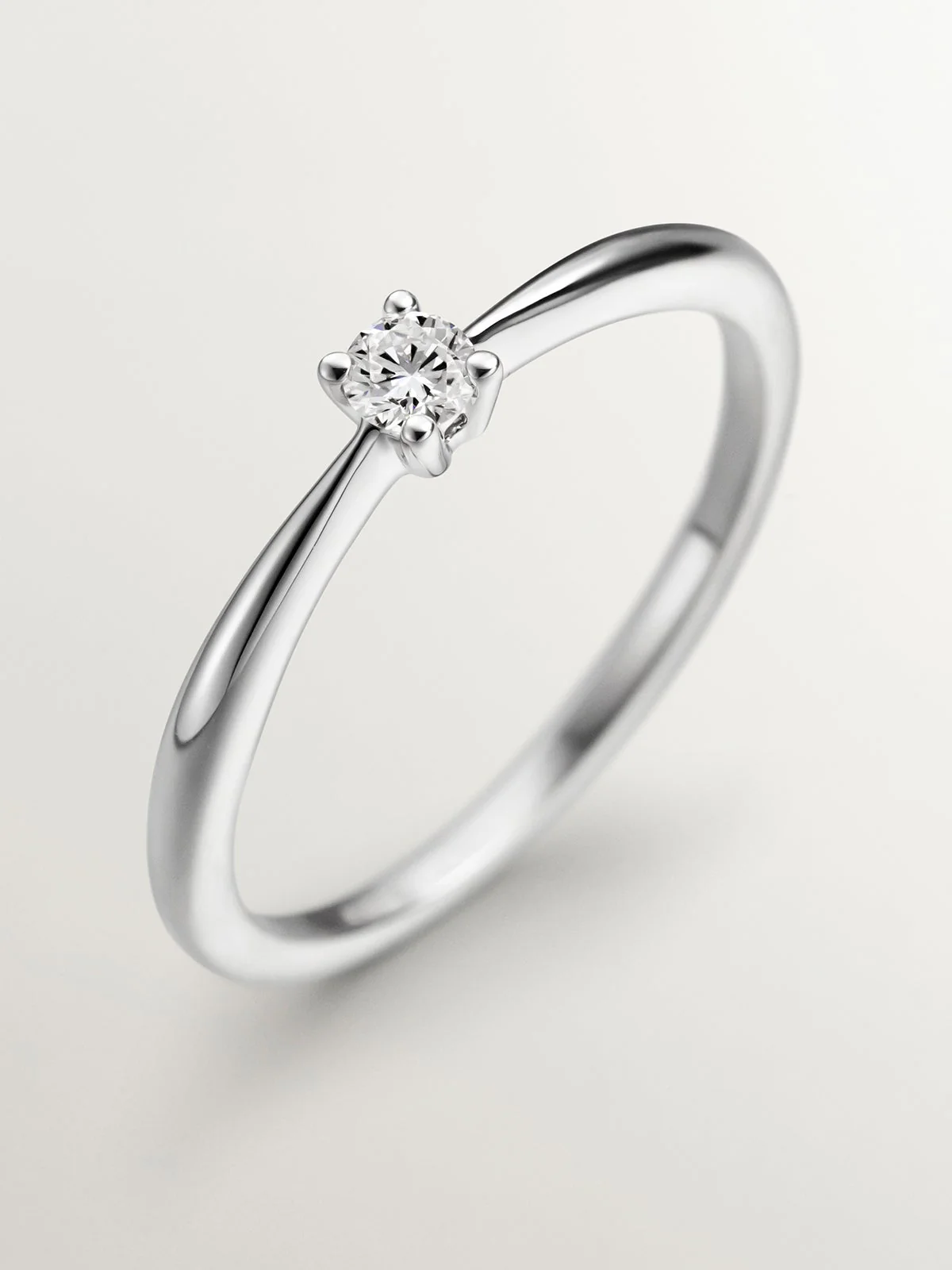 Anillo de oro blanco de 18K con diamantes en talla brillante - Image 5