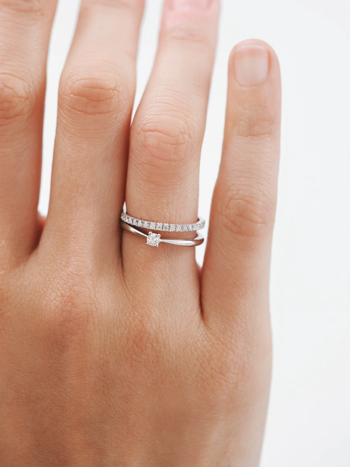Anillo de oro blanco de 18K con diamantes en talla brillante - Image 6