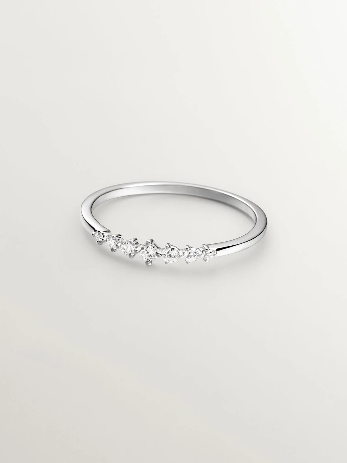 Anillo de oro blanco de 18K con diamantes - Image 3