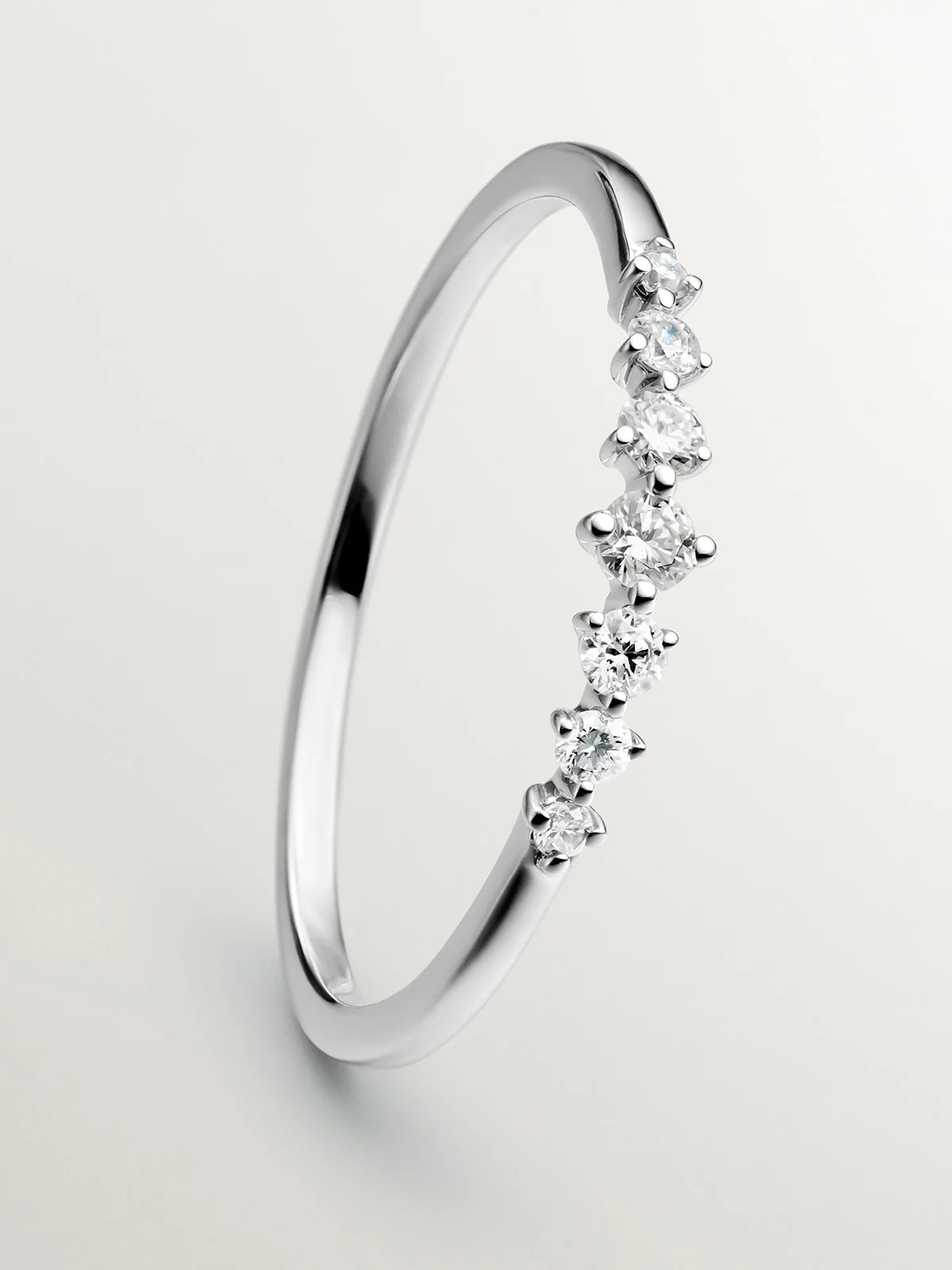 Anillo de oro blanco de 18K con diamantes - Image 5