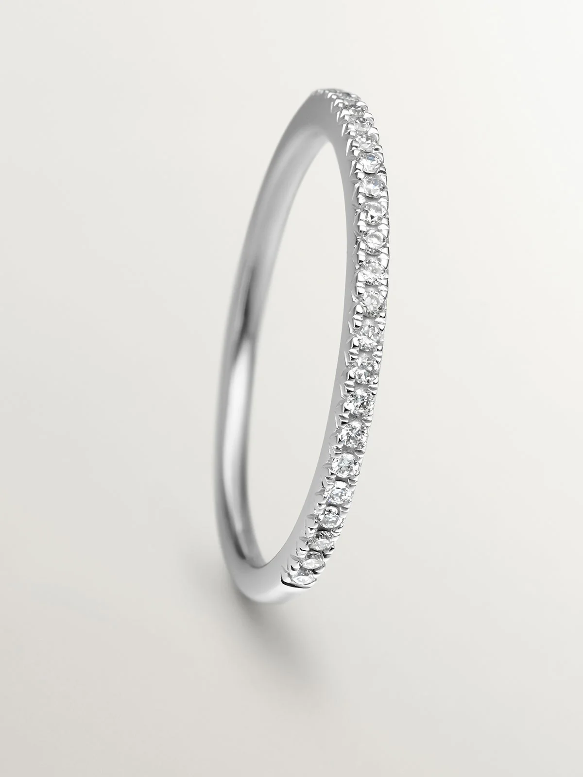 Anillo de oro blanco de 18K con diamantes - Image 3