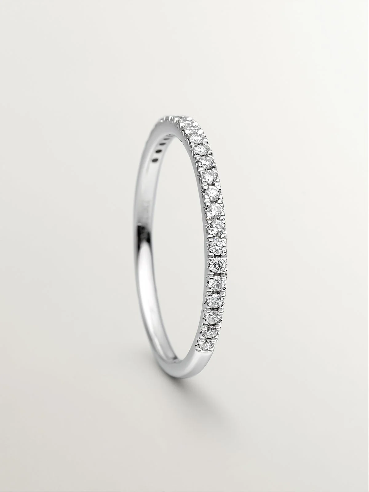 Anillo de oro blanco de 18K con diamantes - Image 5