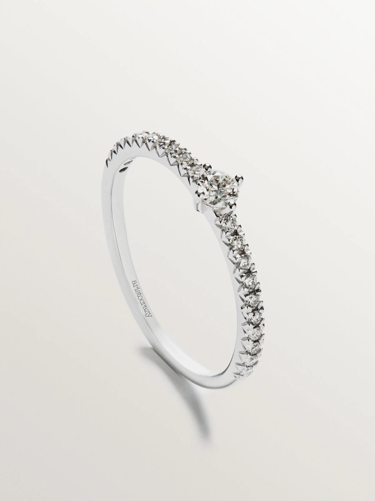Anillo de oro blanco de 18K con diamantes - Image 5