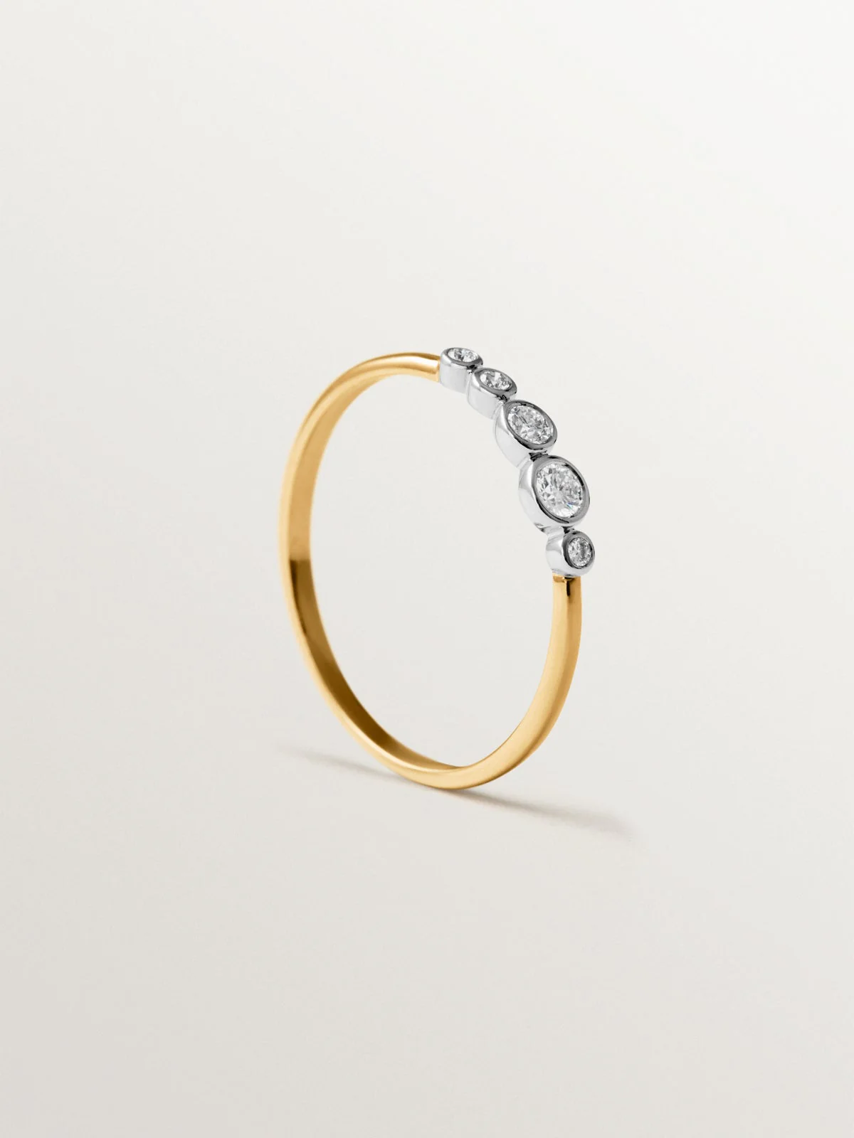 Anillo de oro blanco y amarillo de 9K con diamantes - Image 5