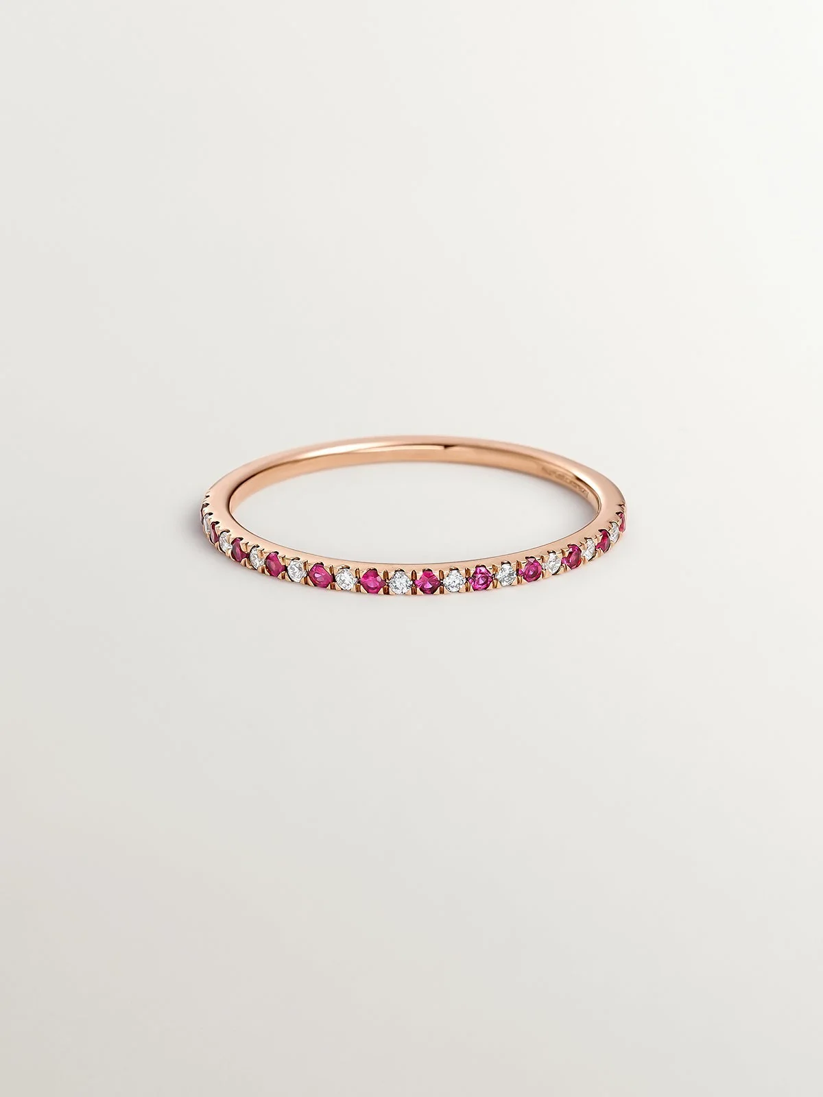 Anillo de oro rosa de 9K con rubíes rojos y diamantes - Image 3
