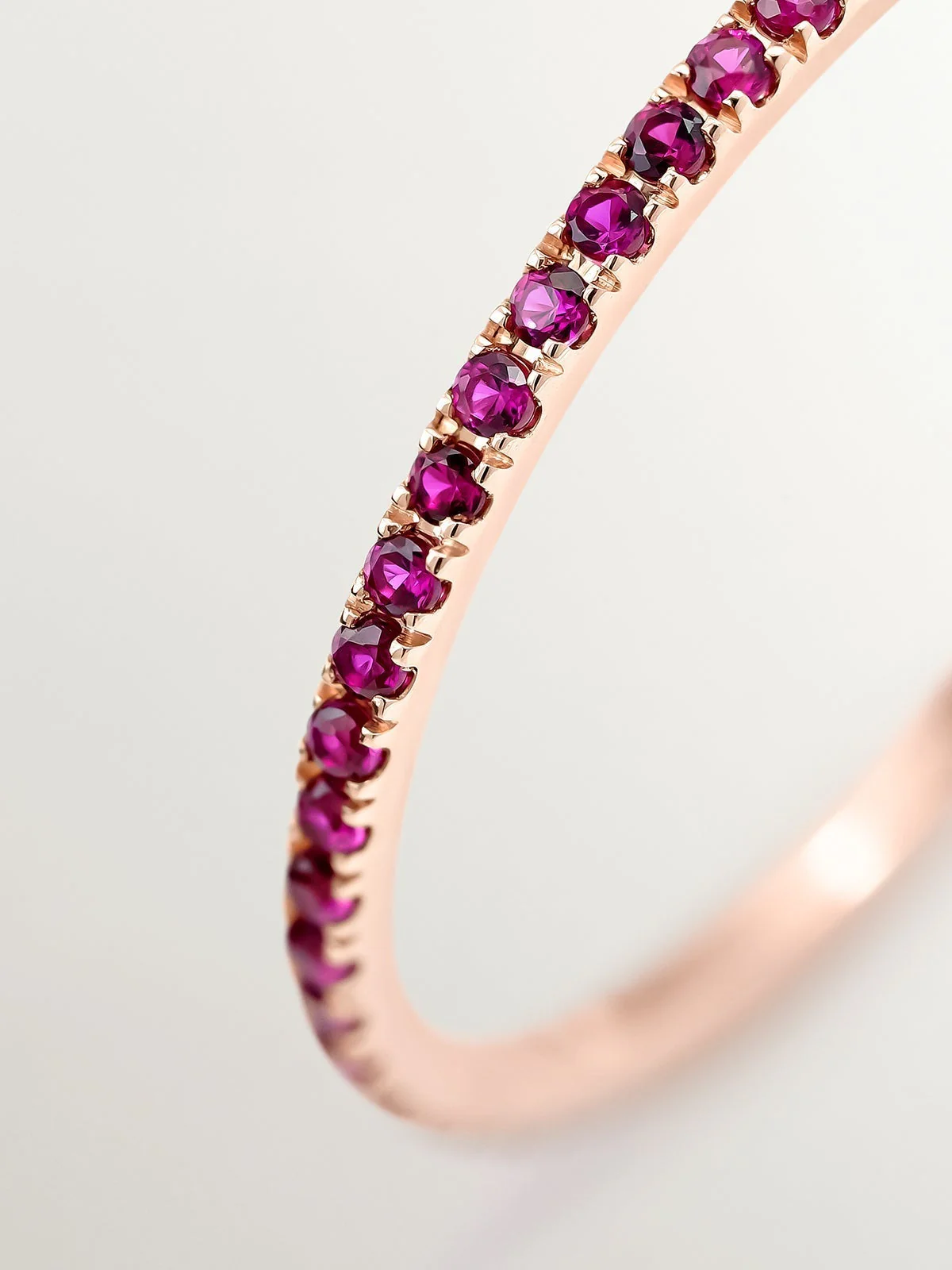 Anillo de oro rosa de 9K con rubíes rosas - Image 5