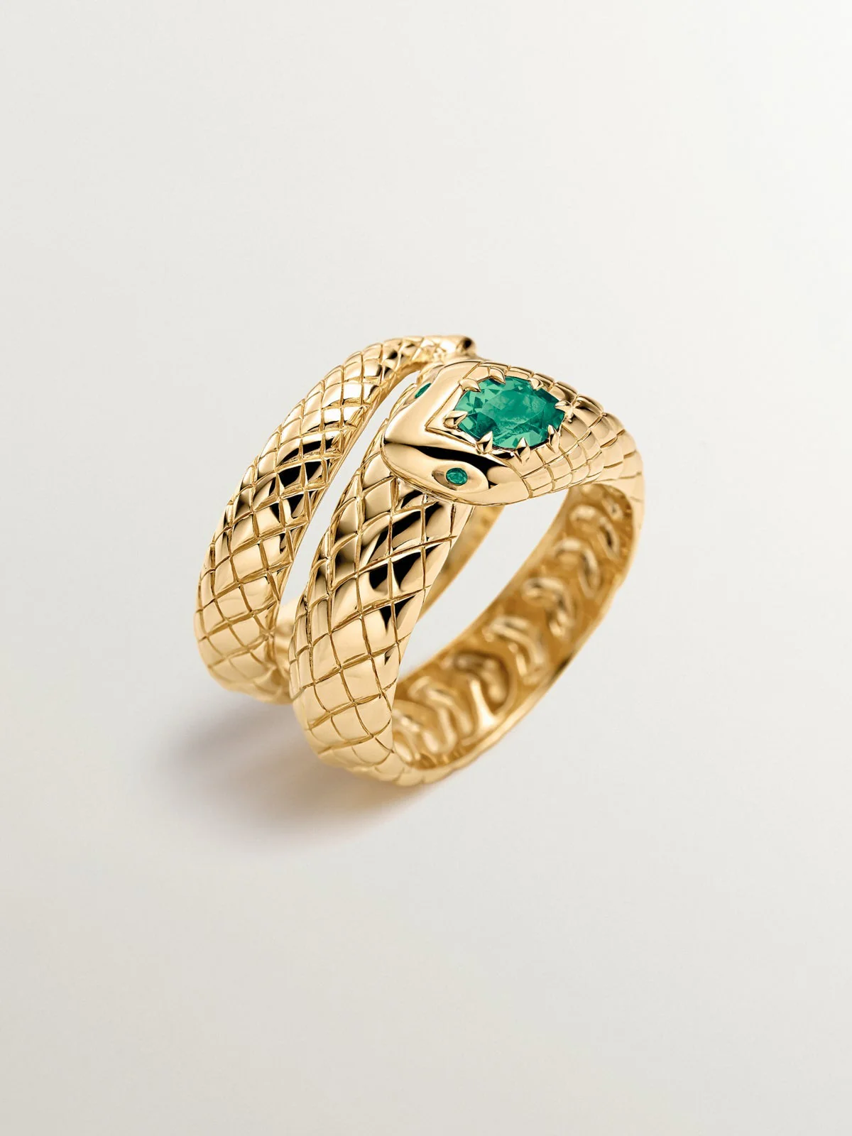 Anillo de plata 925 bañada en oro amarillo de 18K con ónix verde y con forma de serpiente