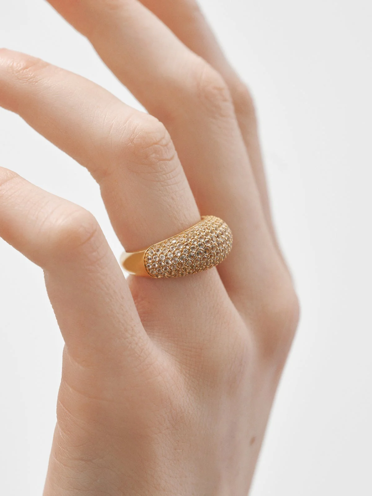 Anillo de plata 925 bañada en oro amarillo de 18K con pavé de topacios blancos - Image 2