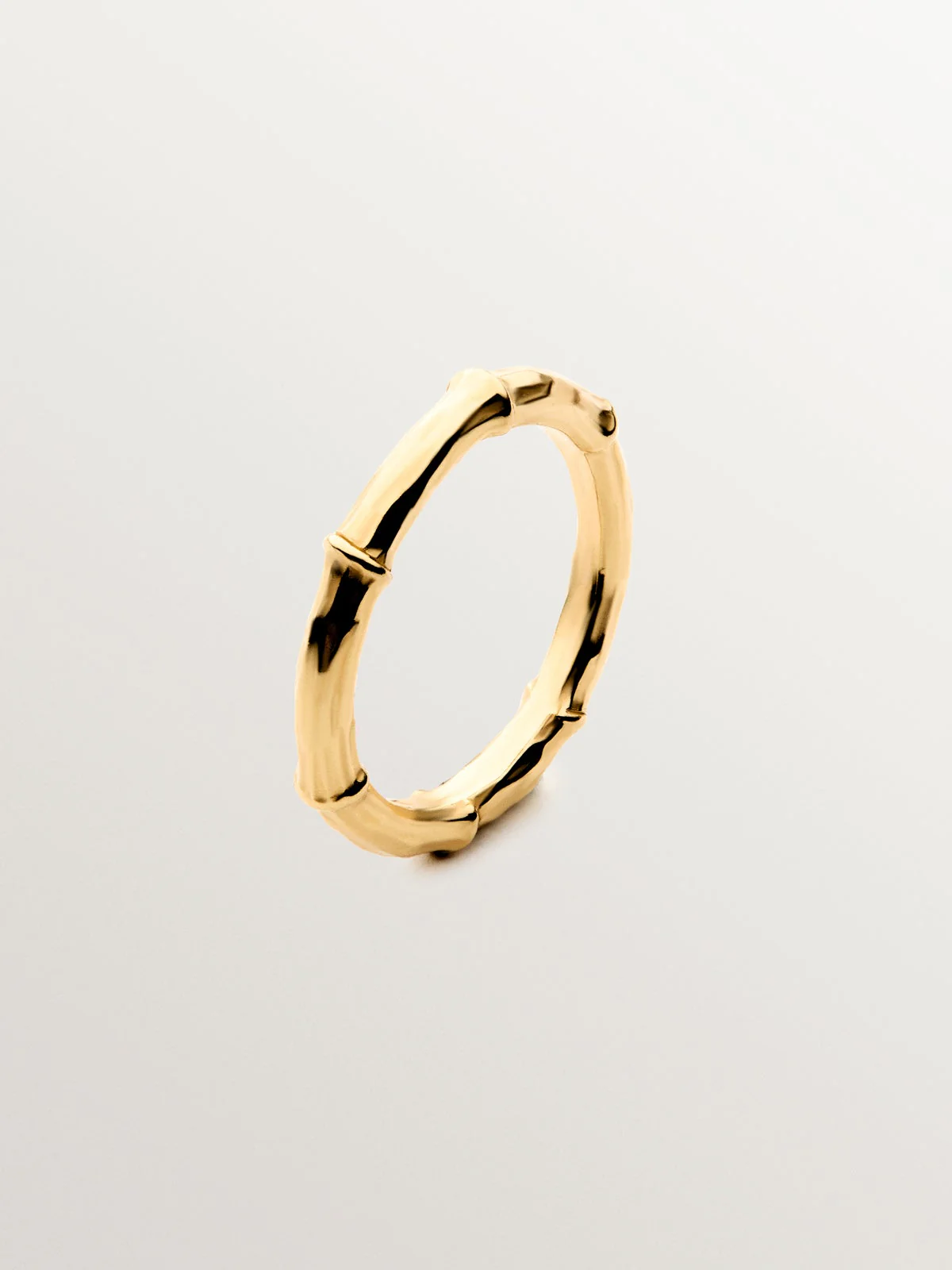 Anillo de plata 925 bañada en oro amarillo de 18K con textura de bambú