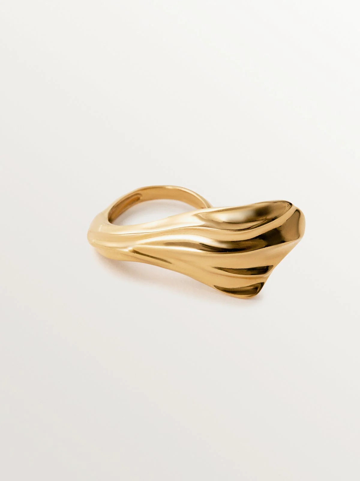 Anillo de plata 925 bañada en oro amarillo de 18K con textura - Image 5