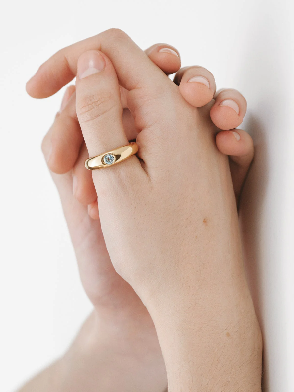 Anillo de plata 925 bañada en oro amarillo de 18K con topacio azul sky - Image 2