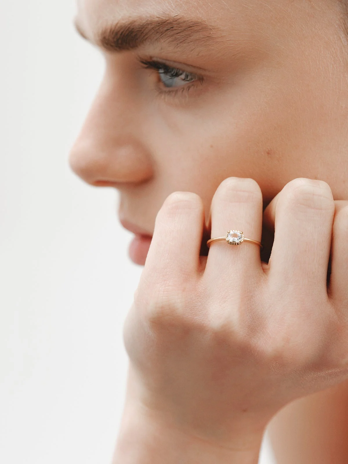 Anillo de plata 925 bañada en oro amarillo de 18K con topacio blanco - Image 2