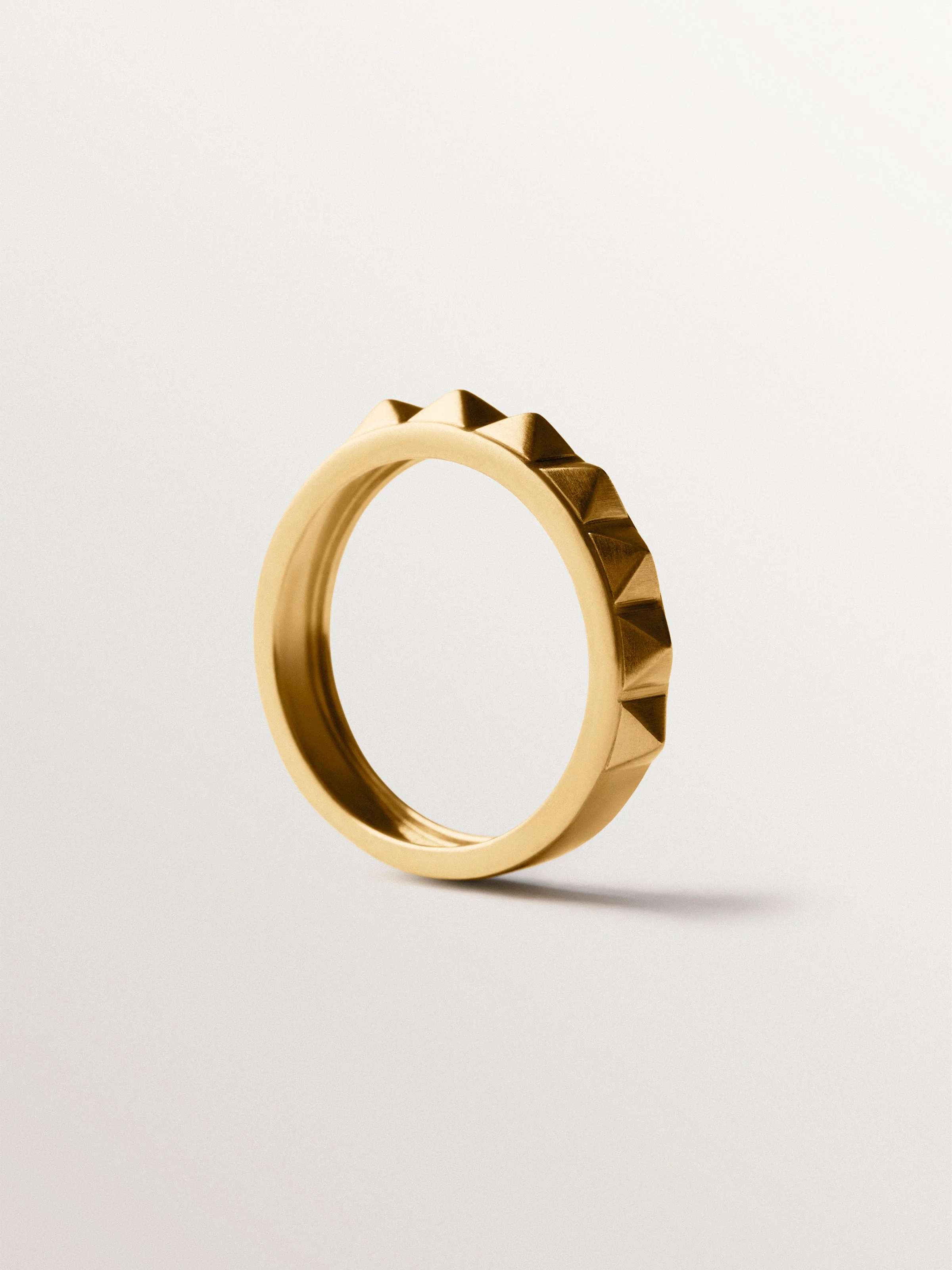 Anillo de plata 925 bañada en oro amarillo de 18K y motivo de tachuelas - Image 6