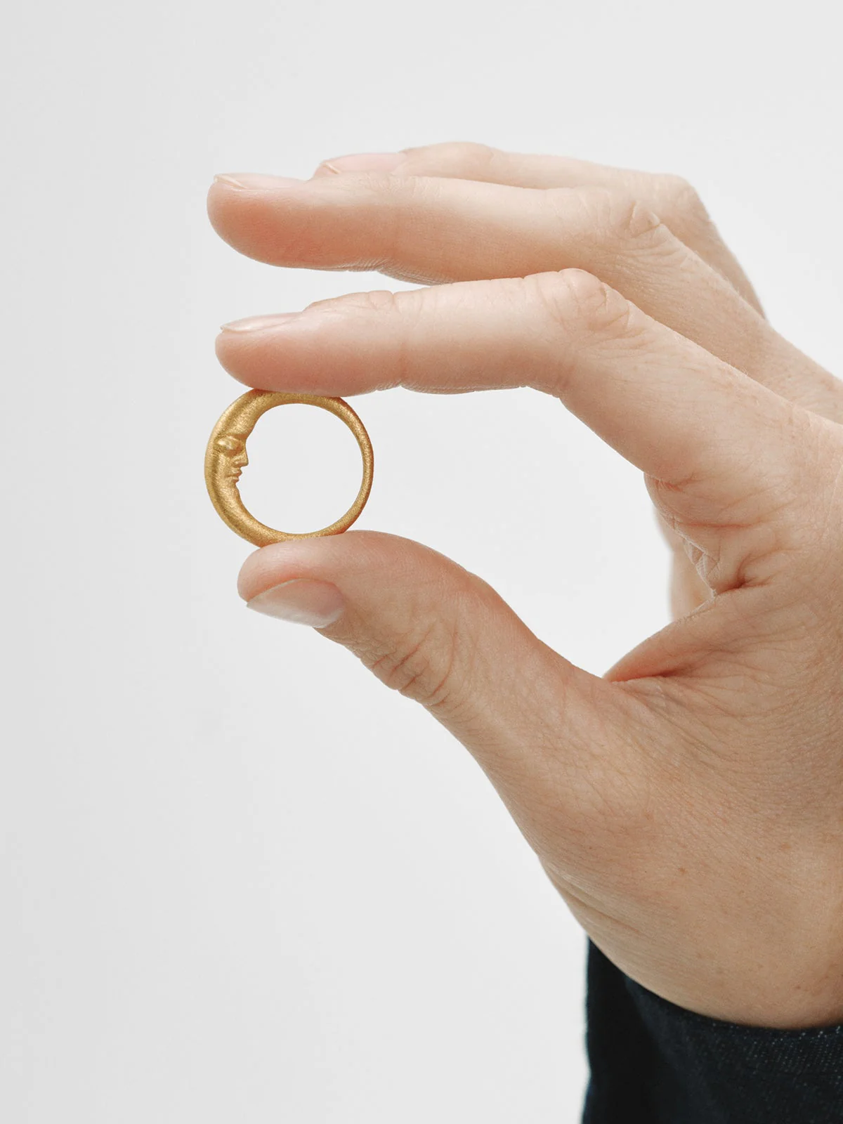 Anillo de plata 925 bañado en oro de 18K y forma de luna - Image 4