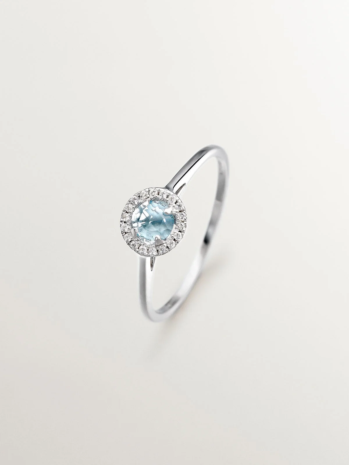 Anillo de plata 925 con topacio azul y zafiros blancos