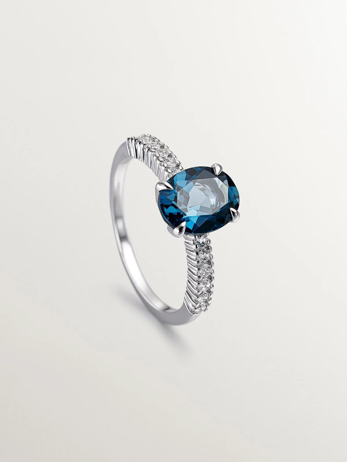 Anillo de plata 925 con topacios azul y blancos - Image 5