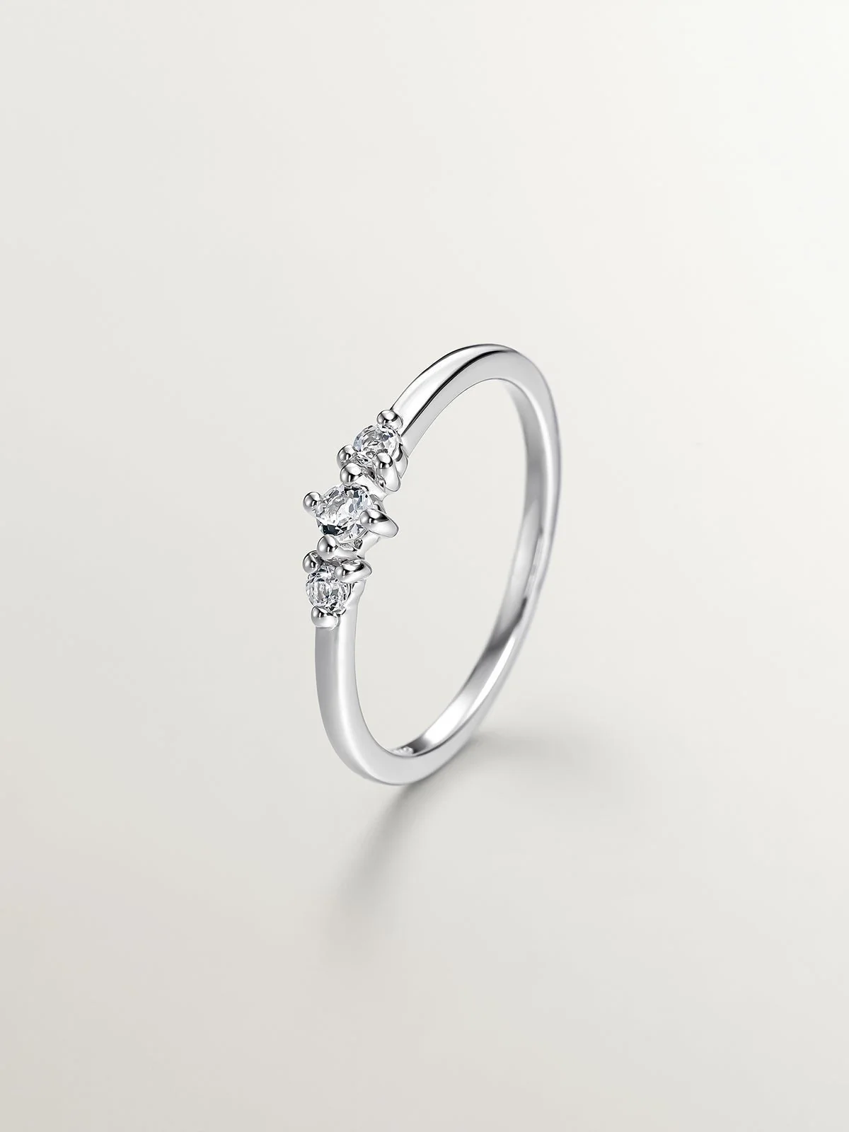 Anillo de plata 925 con topacios blancos
