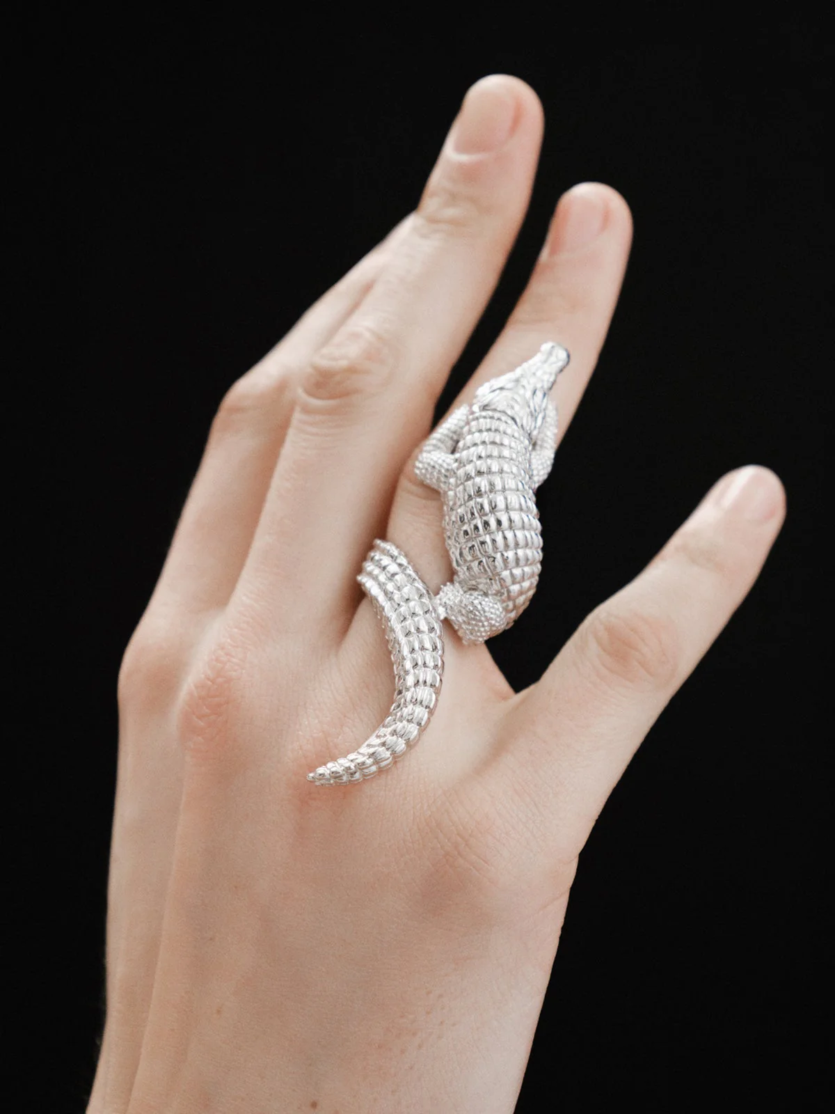Anillo de plata 925 grande con forma de cocodrilo - Image 2