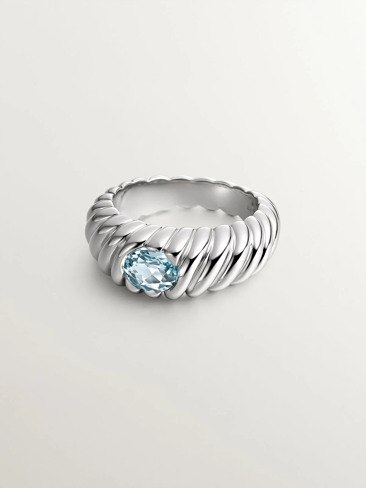 Anillo gallonado de plata 925 con topacio azul sky - Image 3